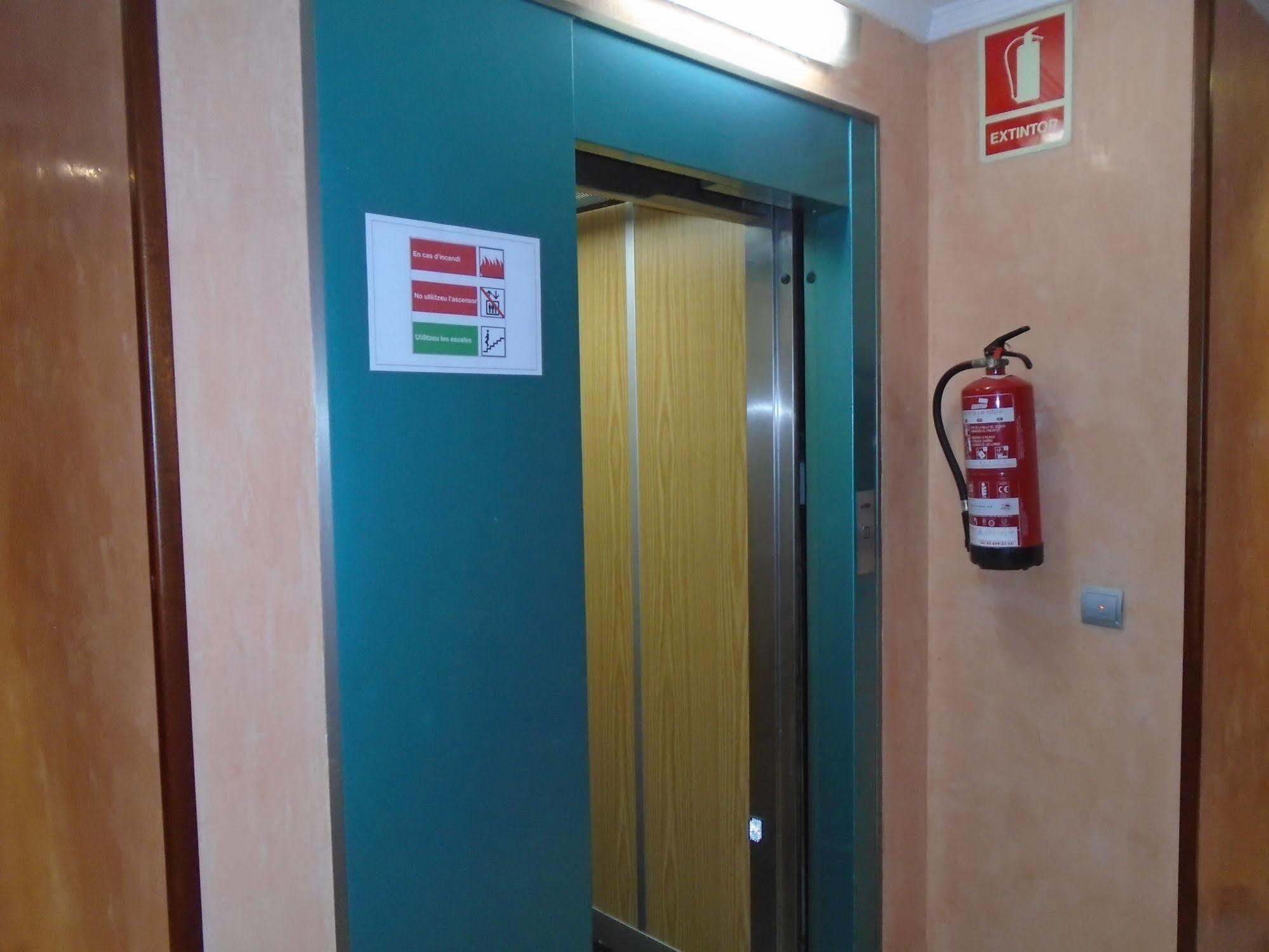 Hostal Fonda Galicia カルデデオ エクステリア 写真